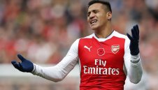 Алексис "виси" за сблъсъка с Манчестър Юнайтед