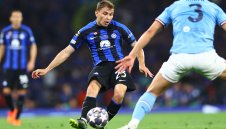 Нюкасъл се доближава до халф на Интер