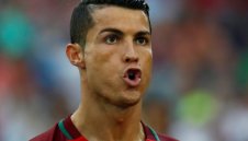 Превърнаха Роналдо в Грозното пате