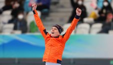 Вюст с трета олимпийската титла на 1500 м в кънките