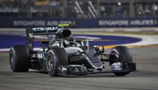 Нико гледа към титлата! Триумфира и на "Марина Бей"