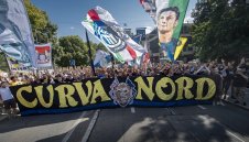 Ужас в Италия: Ултраси на Интер заплашиха играчите с жесток побой + СНИМКА