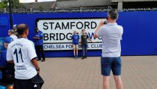 Челси праща свои фенове в Аушвиц