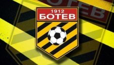 Какво става с Ботев и милиардера? Ивайло Петков мълчи