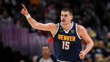 Йокич затъмни Слънцата с 39 и Денвър дръпна с 2-0