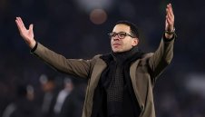 Фаворитът за Челси обича да "паркира автобуса"