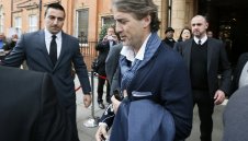 Сити плащал на Манчини чрез офшорна компания