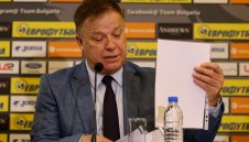 Шеф в БФС се оправдава със СДВР и УЕФА 