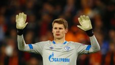 Шалке разжалва капитана си, Нойер плаши Байерн с напускане: Как Нюбел разклати два клуба