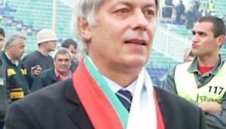 Валентин Михов дари парична помощ за нападател на Етър