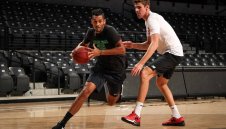 Кириос ще става баскетболист