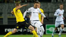 Бербатов се дегизира на старец, за да шокира с футболни умения (ВИДЕО)