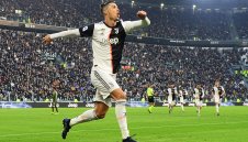 Кристиано Роналдо задмина Меси по хеттрици и влезе в историята 