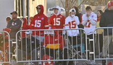 Кървав екшън помрачи парада за триумфа на Супербоул, има загинали и ранени + ВИДЕО