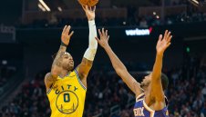 Голдън Стейт обърна Финикс и взе 4-и пореден успех