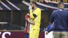 Донарума е чувствителен и не искаше да строши крака на Мусиала