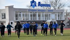 Илиан Илиев изпоти здраво играчите на Черно море