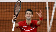 Джокович се разклати, но пречупи Циципас