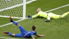 Чуйте го! Уникален коментар на победния гол на Исландия + ВИДЕО