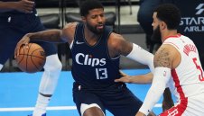 Мацката на звезда от НБА се разголи на концерт + СНИМКИ