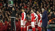 Легенда на Арсенал за играчите: Безхарактерни слабаци, не им пука!