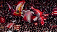 Феновете на Байерн луднаха по уникална мацка + СНИМКИ