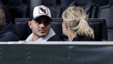 Сестрата на Икарди бременна, баща му с 11-о внуче