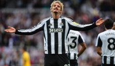 Наследникът на Исак вкара в дебюта си за Нюкасъл