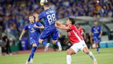 Футболните фенове със „сини“ сърца