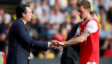 Арсенал обмисля да преотстъпи Йозил през януарския трансферен прозорец