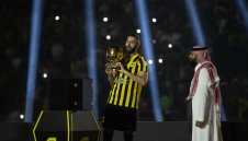 Грандиозно! 60 000 посрещнаха Бензема + ВИДЕО