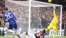 Челси обърна Чуковете с късмет и отново е 4-и