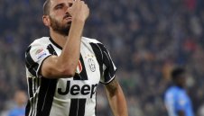 Сити вдига мизата за Бонучи