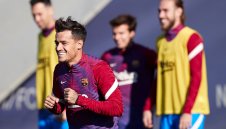 Коутиньо чака виза, дебютира за Астън Вила срещу Юнайтед