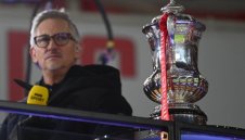 Линекер с тежки думи за Тотнъм след уволнението на Санто