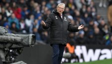 Рой Ходжсън остава начело на Кристъл Палъс