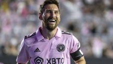 Отложиха дебюта на Меси в САЩ