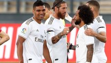 Реал (Мадрид) също тръгна с победа, запази дистанцията от лидера Барса