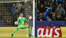 Три от три за Лестър, но с проблеми