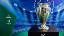 Купата с "големите уши" вече е в Берлин