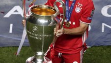 Карма: Ушатата обича само Байерн или... палачите му