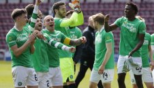 Селтик смаза "сърцата" и си осигури шеста поредна титла