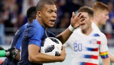 Юнайтед също влиза в играта за Мбапе