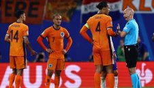 Манчестър Юнайтед готви 100 млн. за Шави Симонс