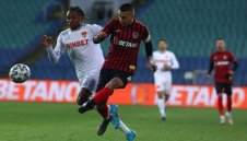 Французин пристигна в София за подпис с Левски