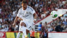 Роналдо счупил ръката на малчуган след удар от фаул + ВИДЕО