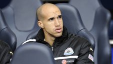 Нюкасъл освободи двама французи