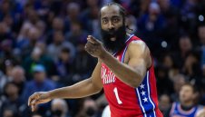 Брадата зарадва и феновете във Филаделфия с отлична игра