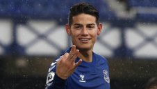 Хамес блесна с два гола, Евертън продължава с победите