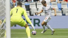 Байерн се изложи, но вярва в успеха си на световното клубно